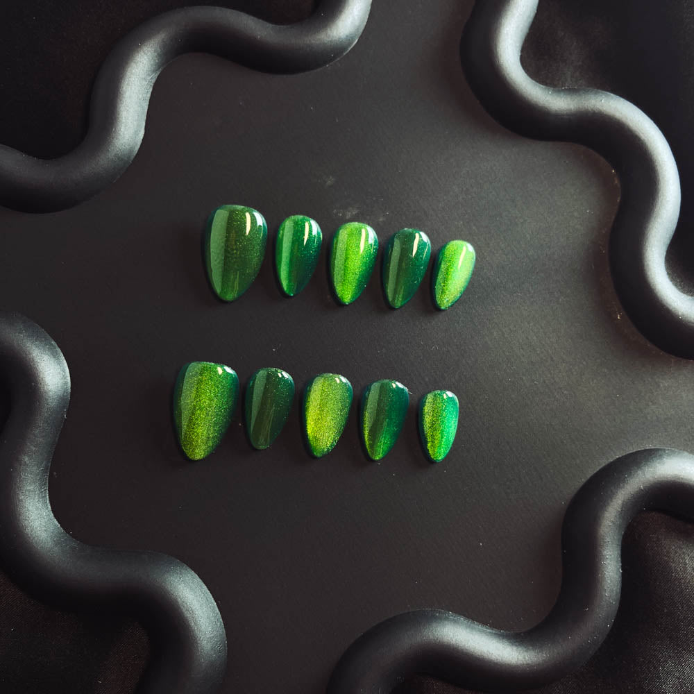 Emerald Green Cat Eyes Gel Nail Handmade Almond Press-ons Nail MQ1011 - NoirNail