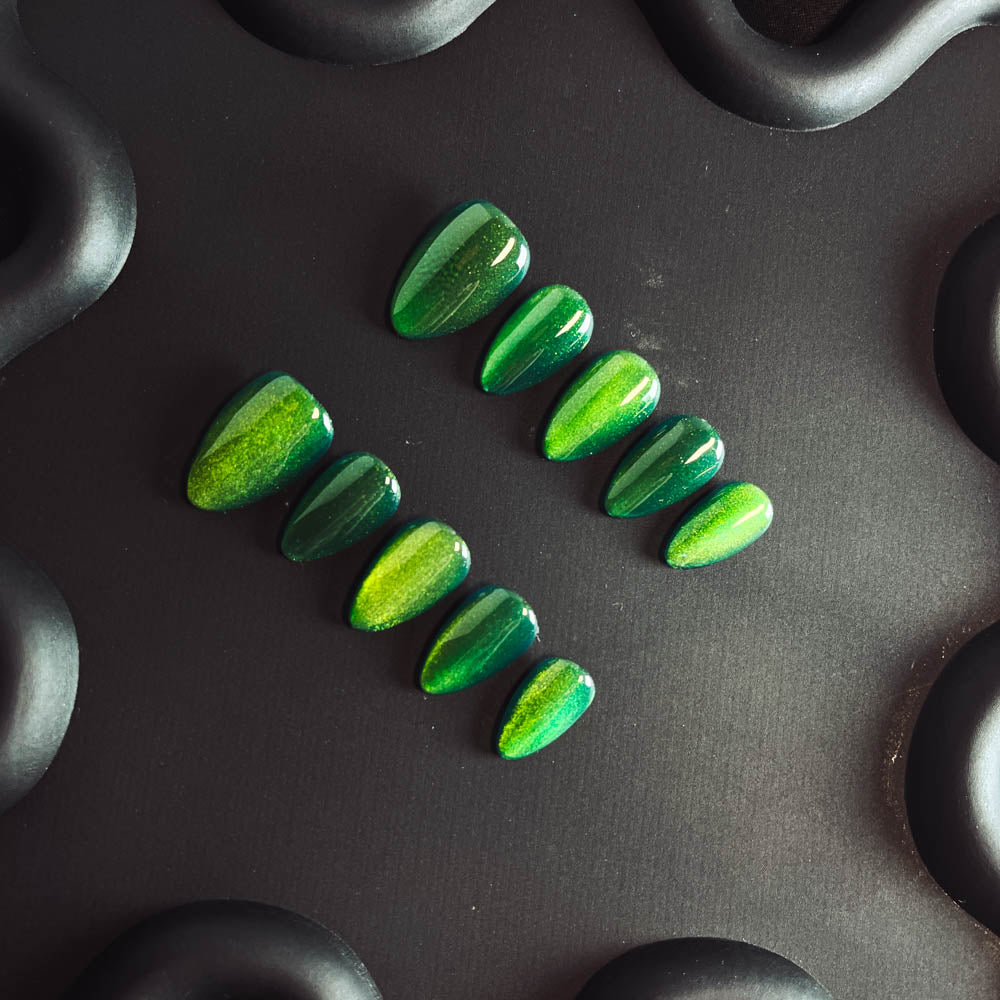 Emerald Green Cat Eyes Gel Nail Handmade Almond Press-ons Nail MQ1011 - NoirNail