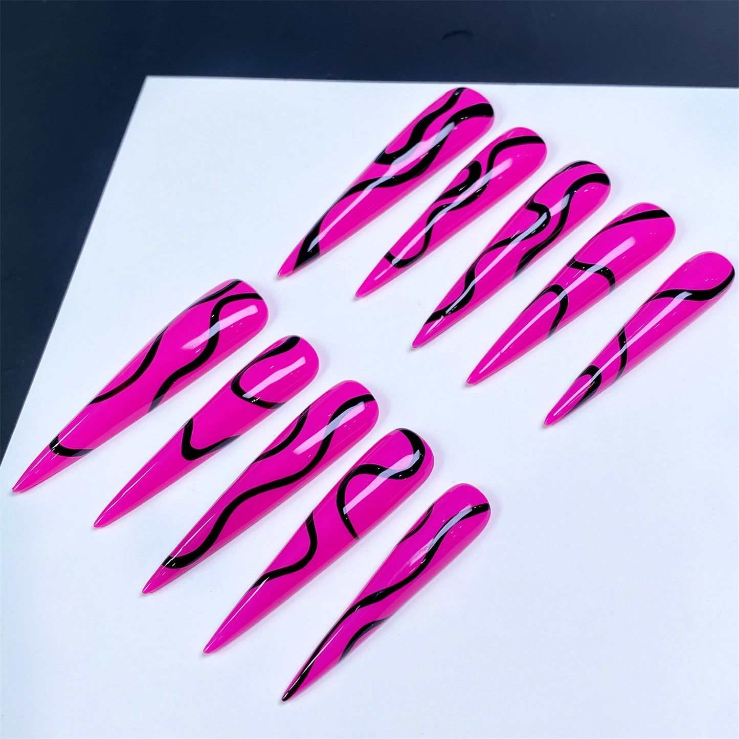 Simple Stripes Handmade Stiletto Press on Nails A27019