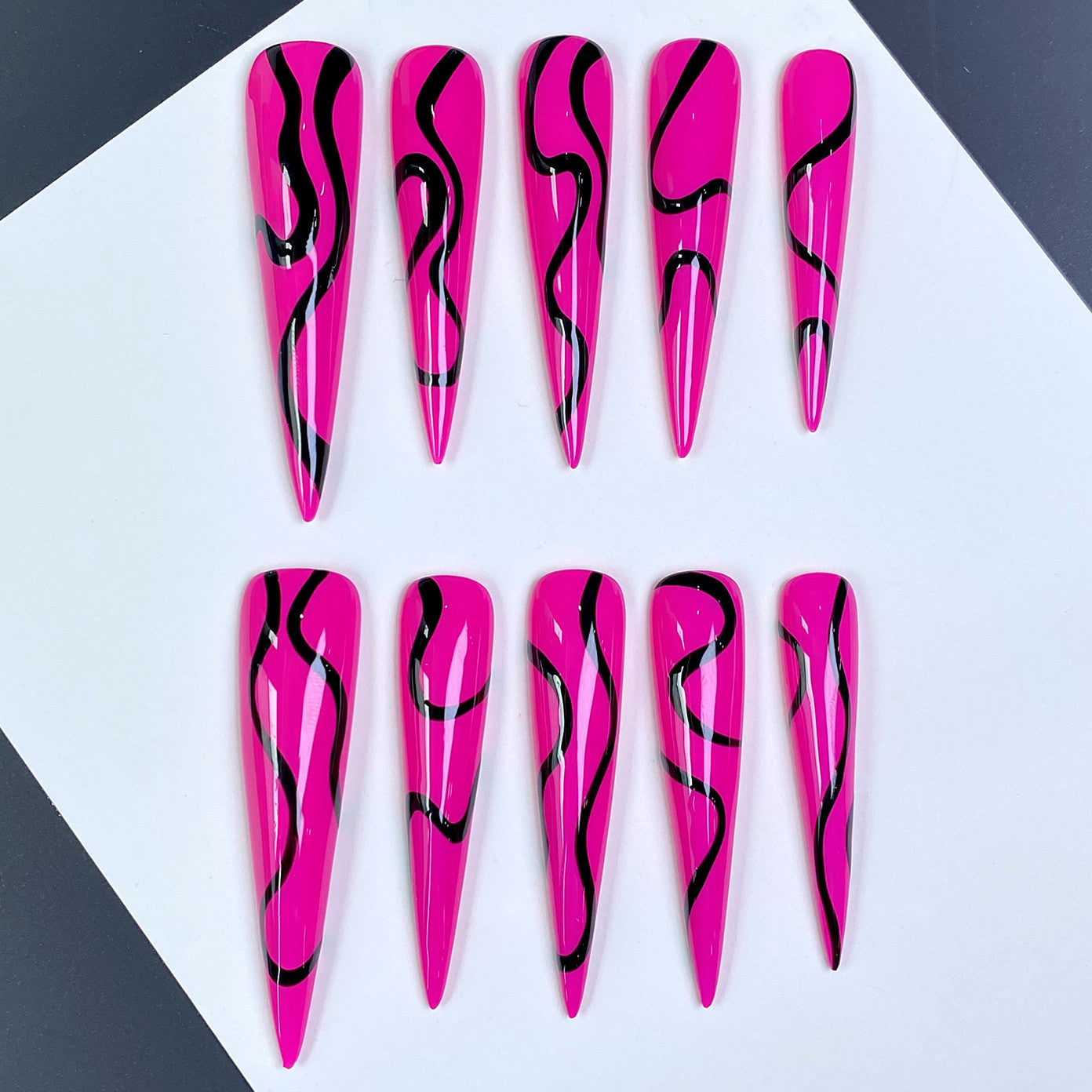 Simple Stripes Handmade Stiletto Press on Nails A27019