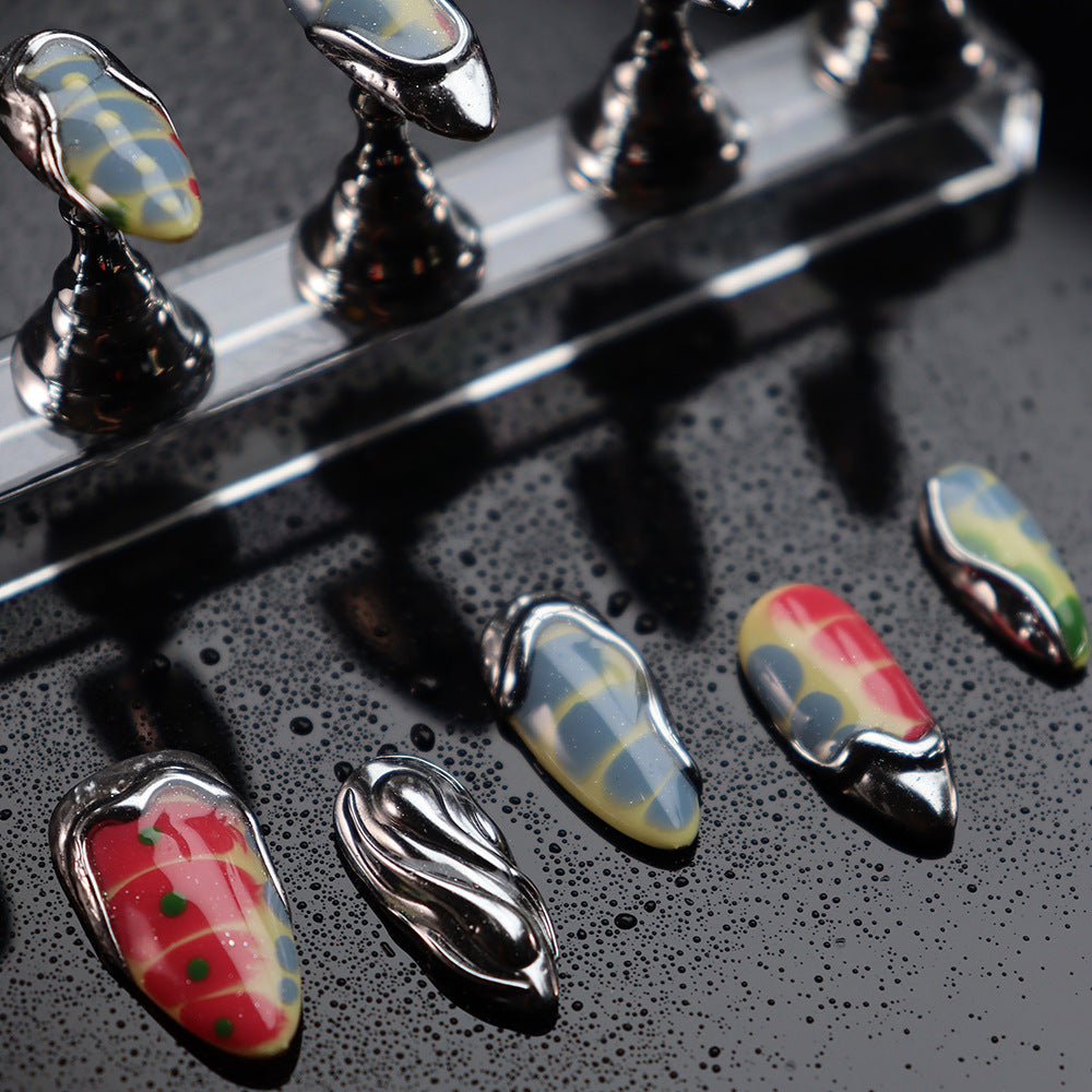 Ongles en amande faits main à motif crocodile punk Y2K A858