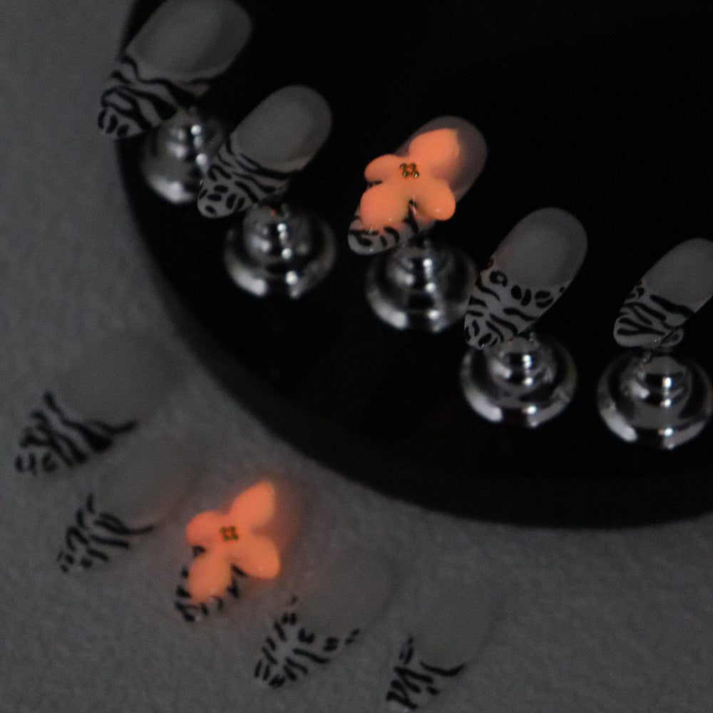 Club Queen Handmade Almond  Nails  A1044 - NoirNail