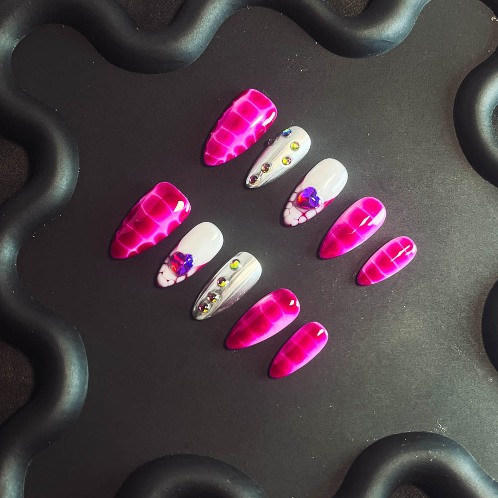 Medusa's Lips Handmade Almond  Nails X1010 - NoirNail